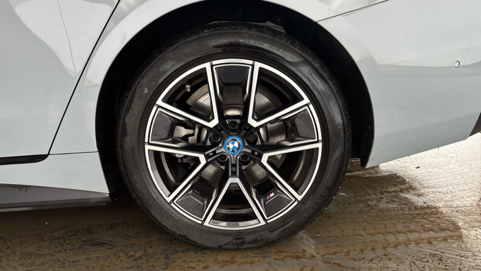 BMW I4 Image 18