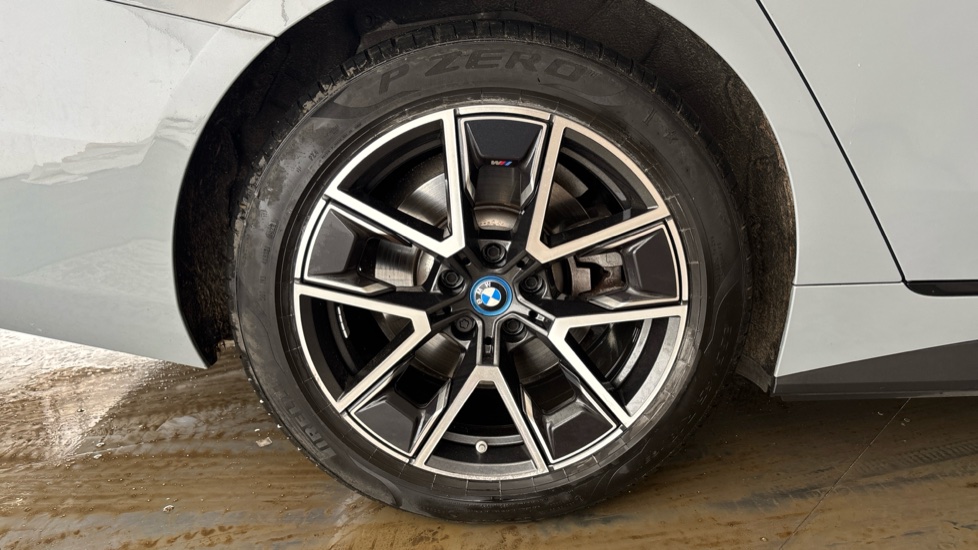 BMW I4 Image 19