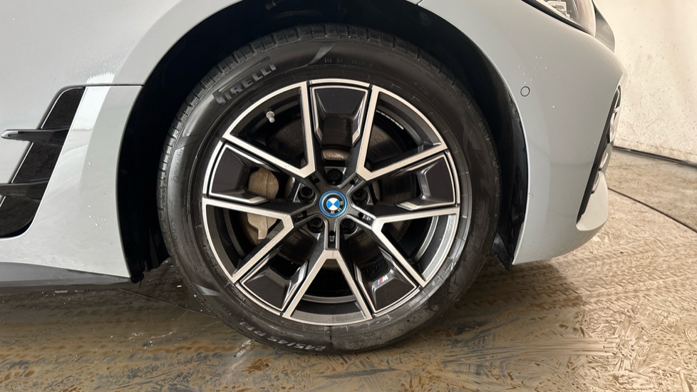 BMW I4 Image 20