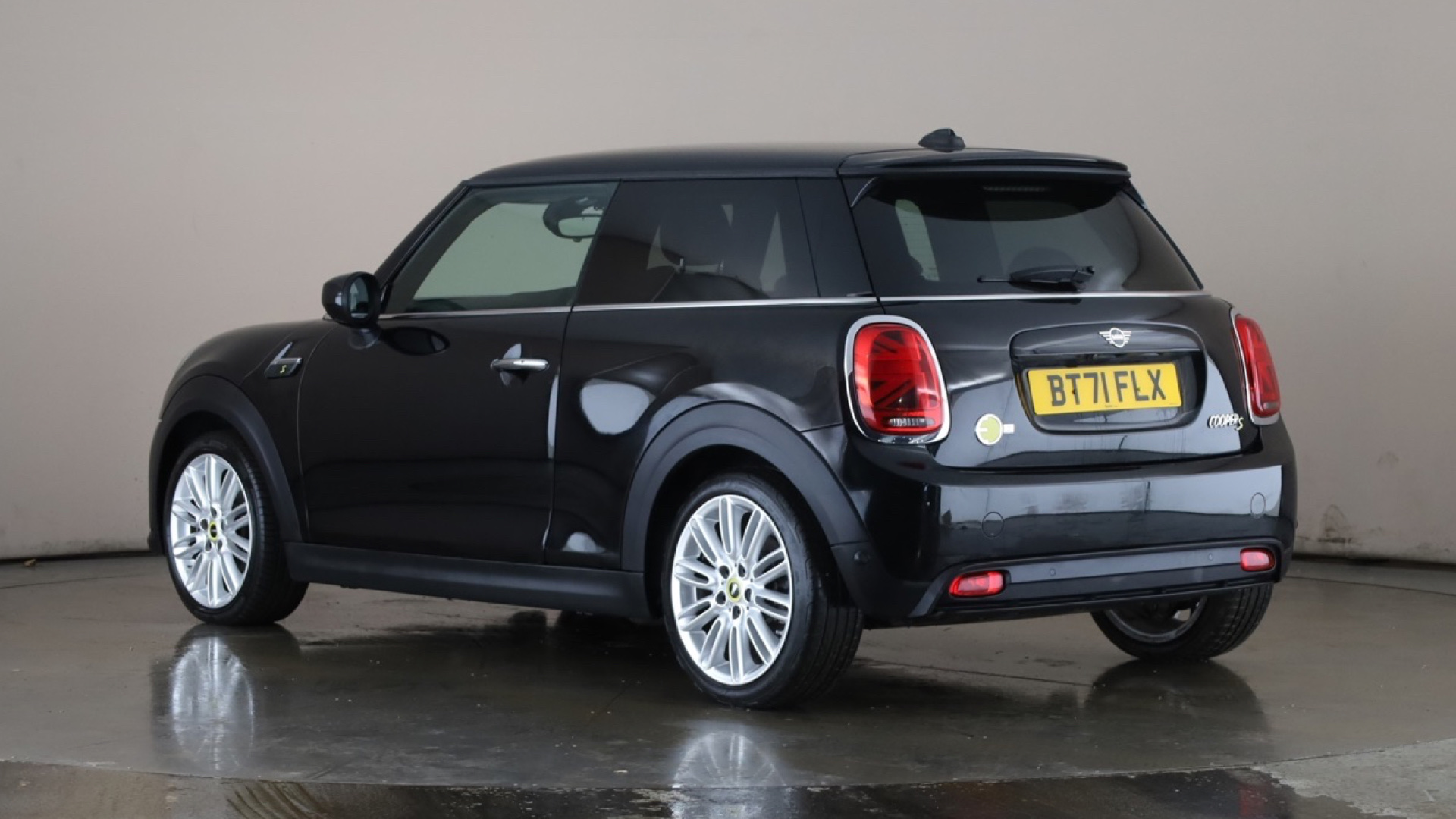 4060121 135kW Cooper S Level 2 33kWh 3dr Auto