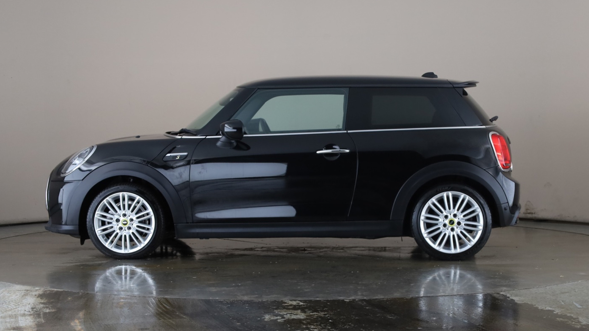 4060121 135kW Cooper S Level 2 33kWh 3dr Auto