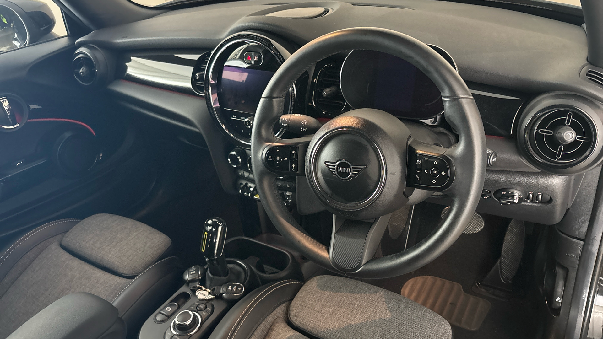 4060121 135kW Cooper S Level 2 33kWh 3dr Auto