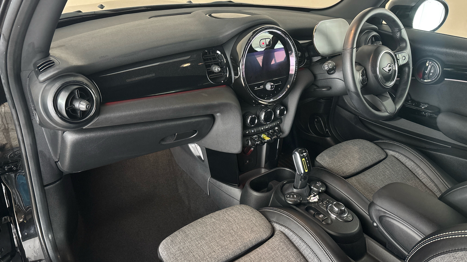 4060121 135kW Cooper S Level 2 33kWh 3dr Auto