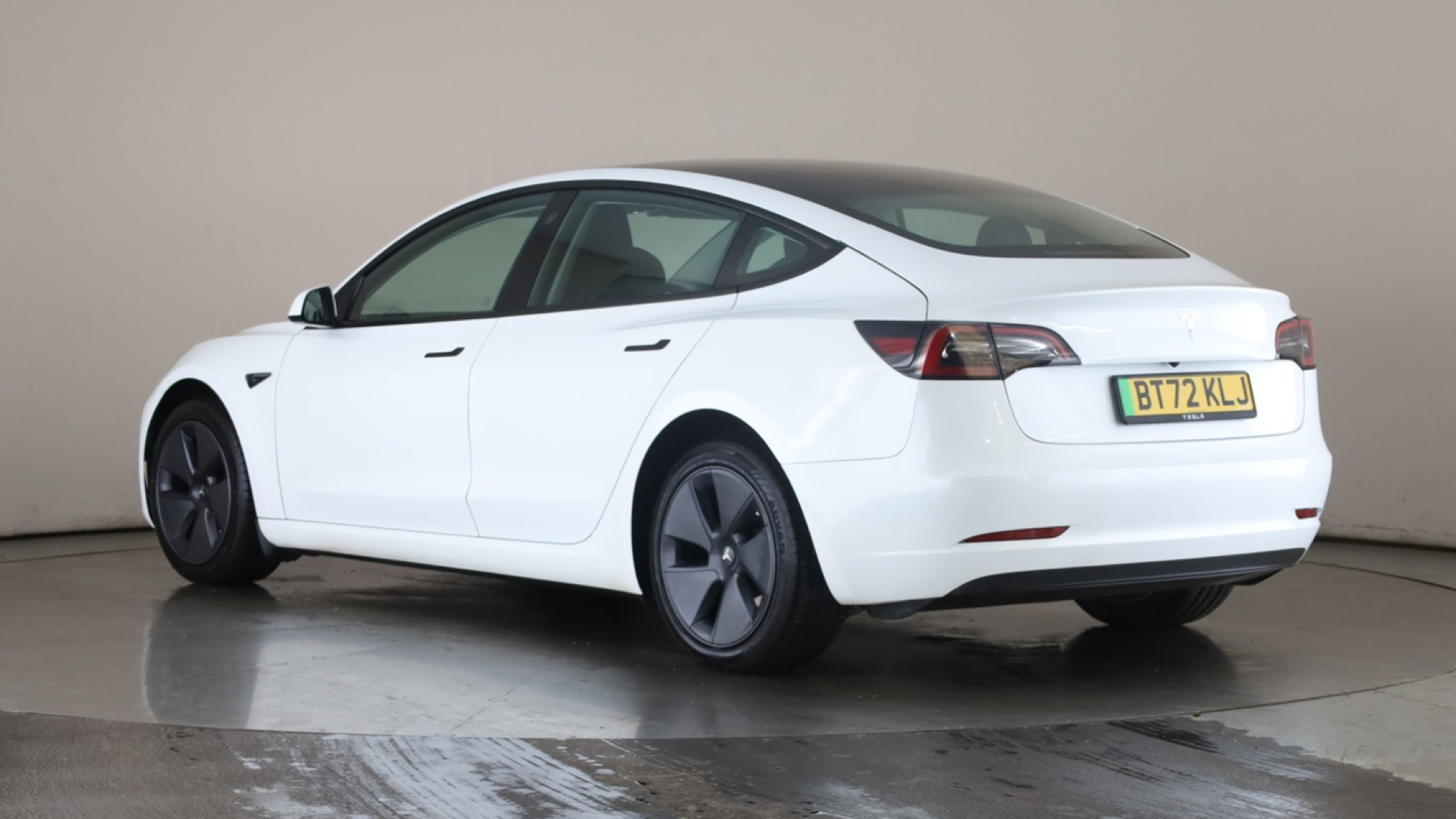 RWD 4dr Auto