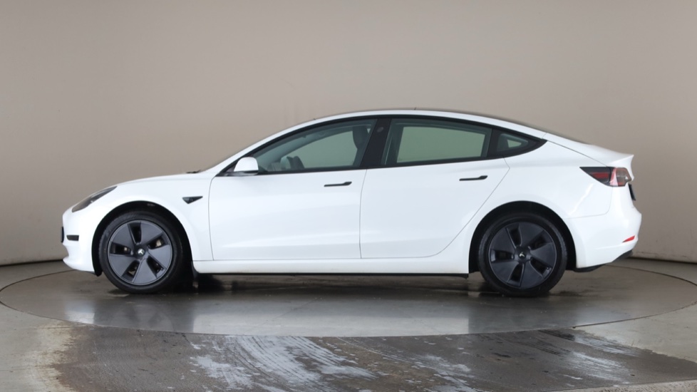 TESLA MODEL 3 Image 2