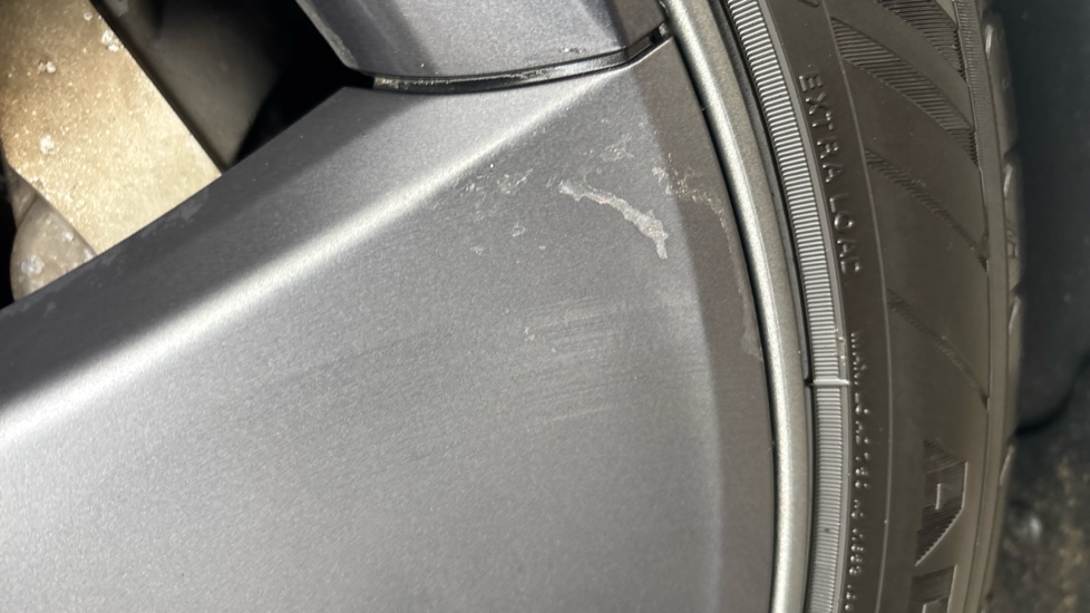 TESLA MODEL 3 scuff