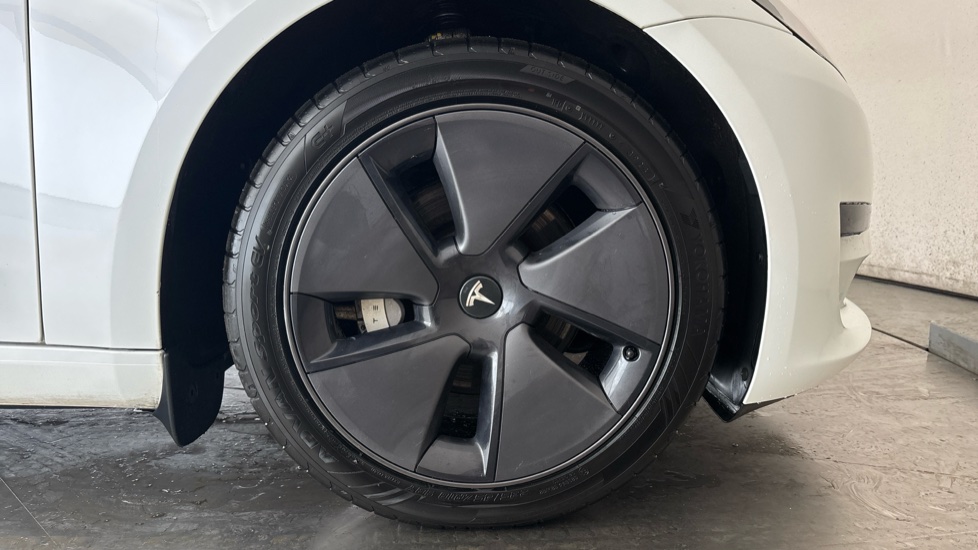 TESLA MODEL 3 Image 20