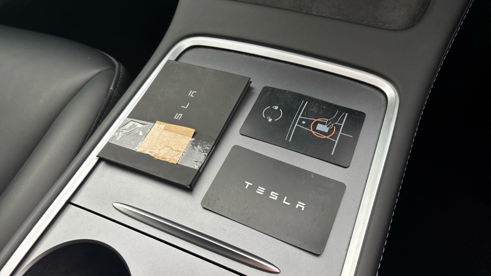 TESLA MODEL 3 2 keys available