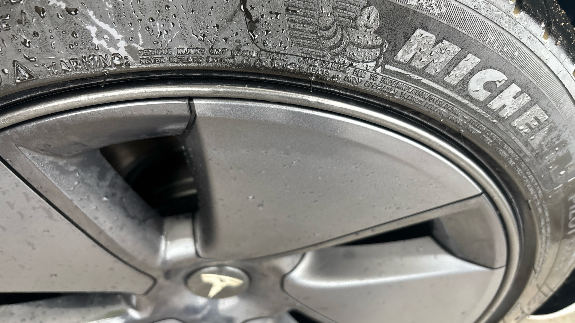 4027641 Long Range AWD 4dr Auto