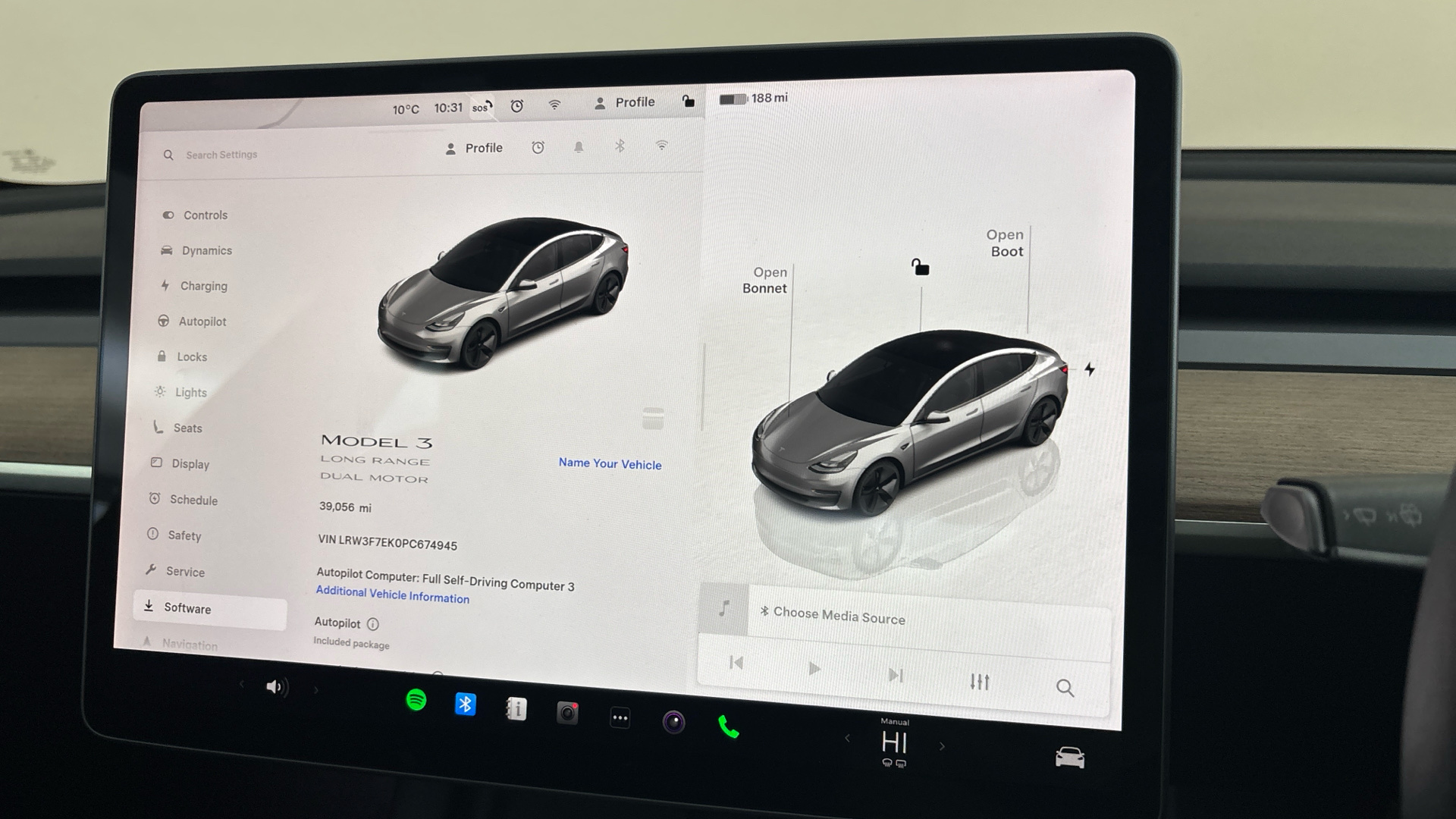 4027641 Long Range AWD 4dr Auto