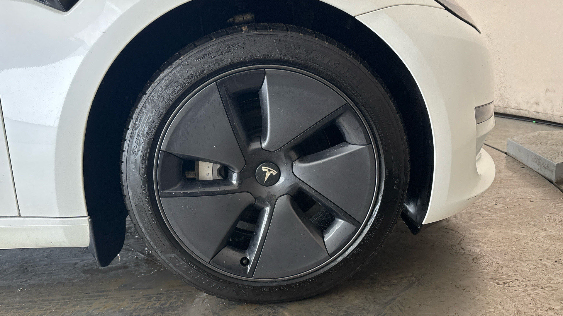 4027641 Long Range AWD 4dr Auto