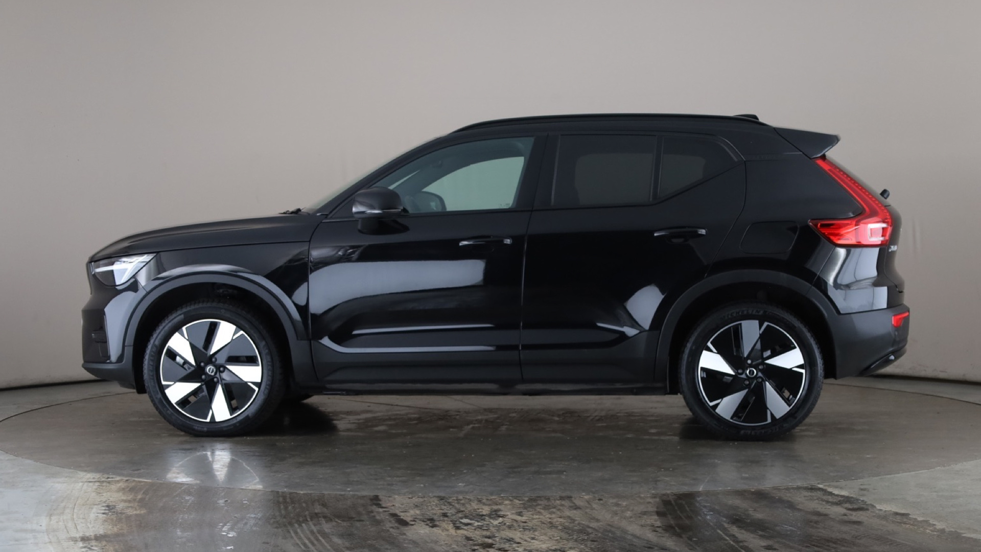 4027760 175kW Recharge Core 69kWh 5dr Auto