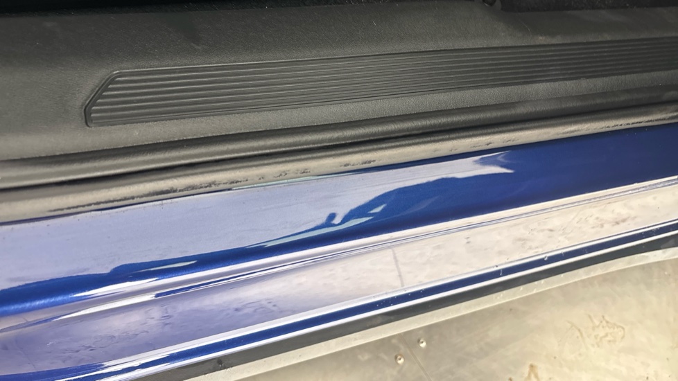 VOLKSWAGEN ID.4 Dent