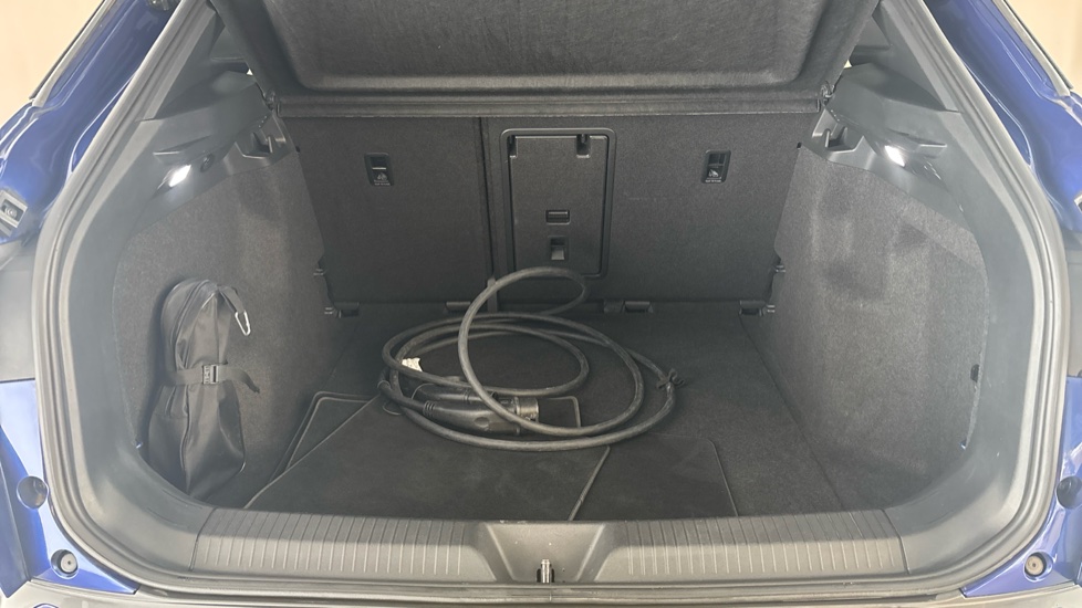 VOLKSWAGEN ID.4 Image 15