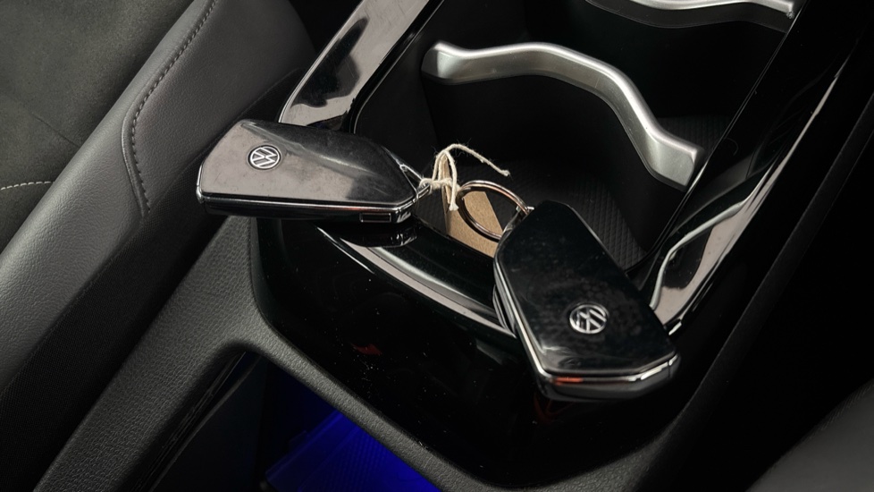 VOLKSWAGEN ID.4 2 keys available