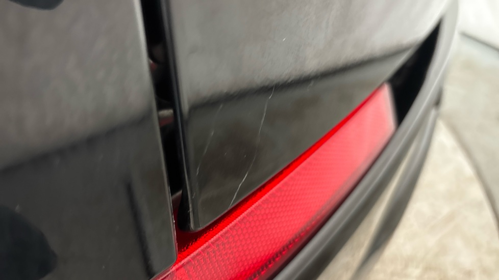 LAND ROVER DISCOVERY SPORT Scratches