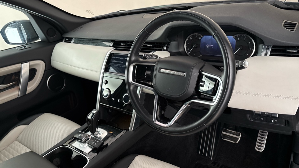 LAND ROVER DISCOVERY SPORT Image 9
