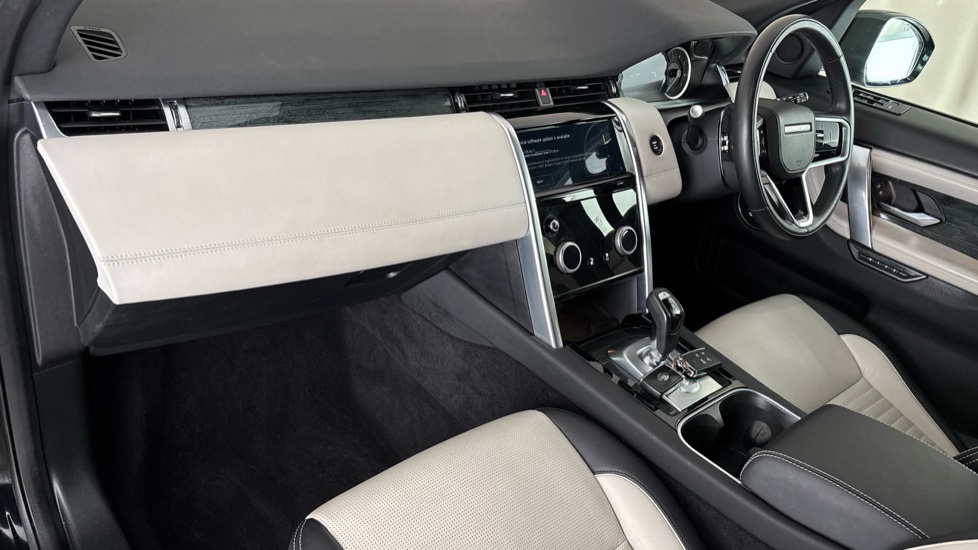 LAND ROVER DISCOVERY SPORT Image 10