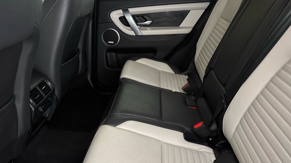 LAND ROVER DISCOVERY SPORT Image 14
