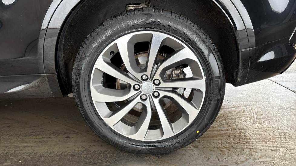 LAND ROVER DISCOVERY SPORT Image 18