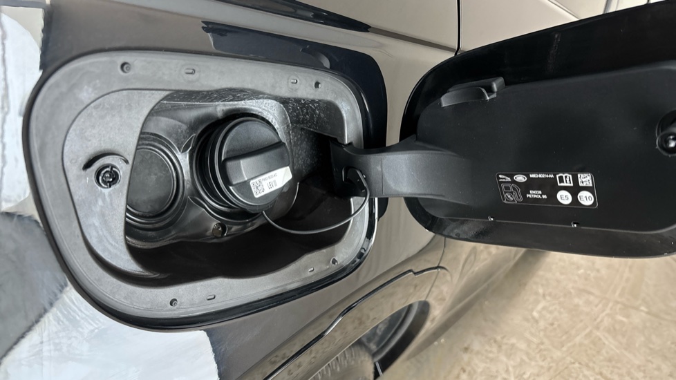 LAND ROVER DISCOVERY SPORT Image 21