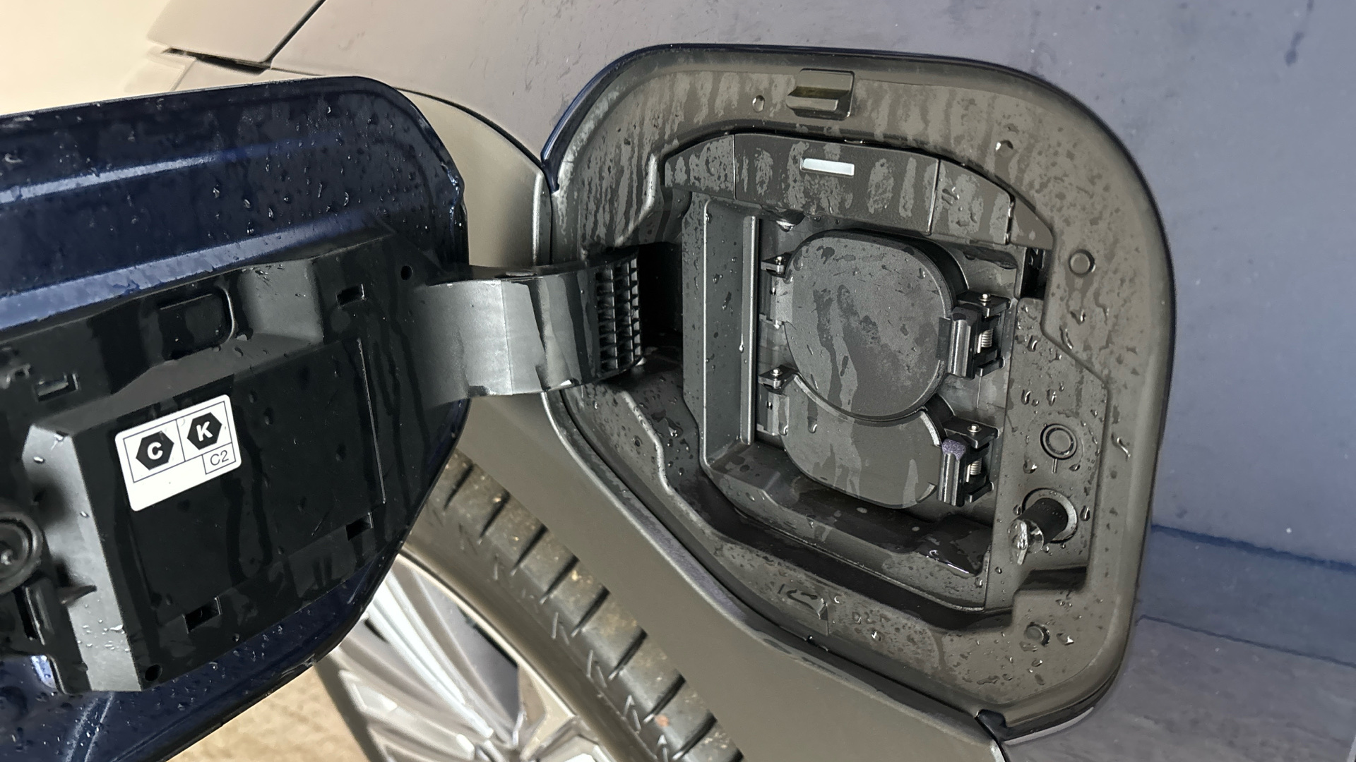 4020888 150kW Touring 71.4kWh 5dr Auto AWD