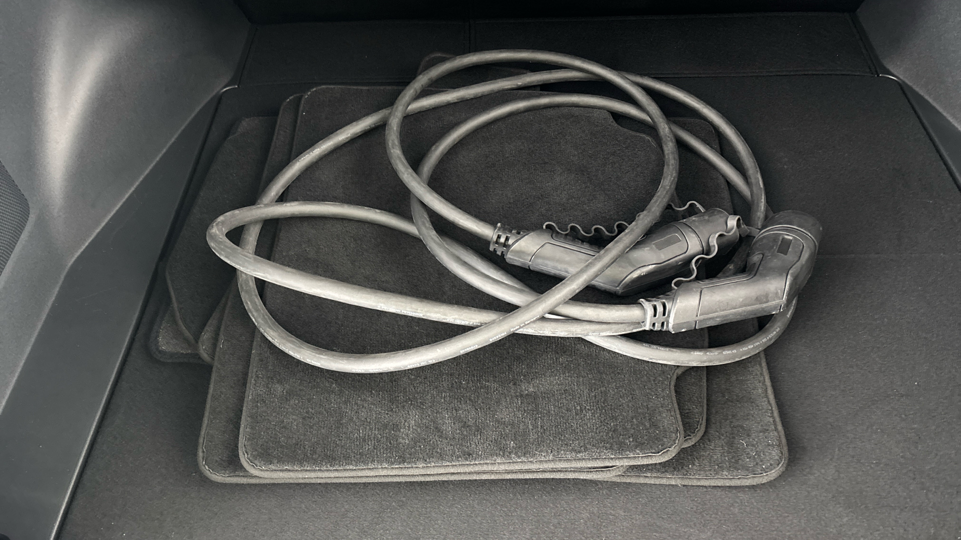 4020888 150kW Touring 71.4kWh 5dr Auto AWD