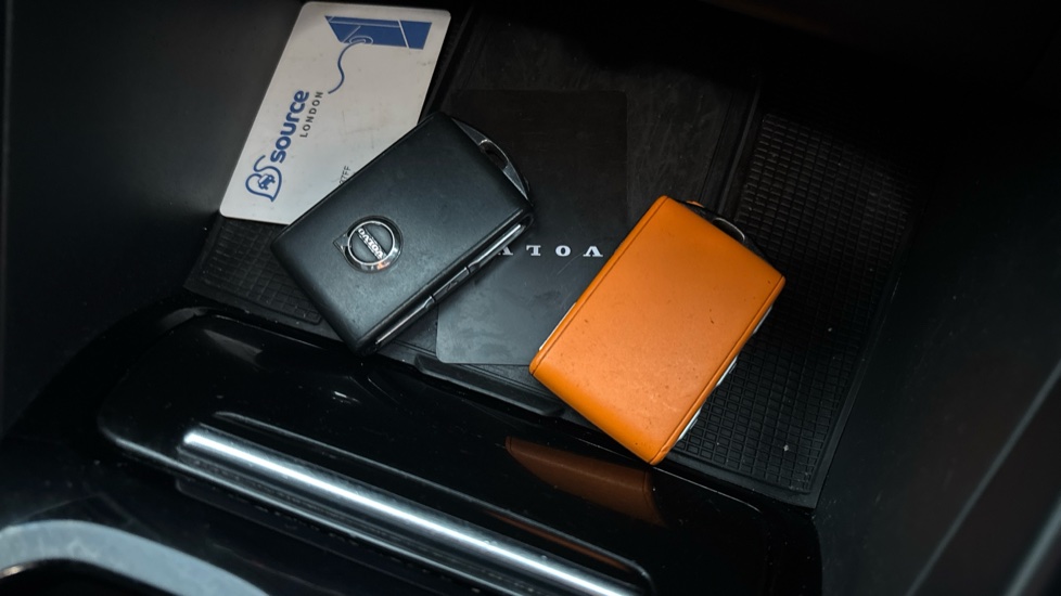 VOLVO XC40 2 key s