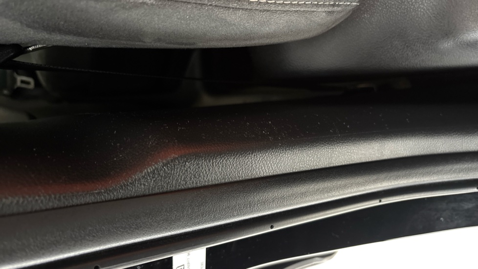 LEXUS UX Scuff