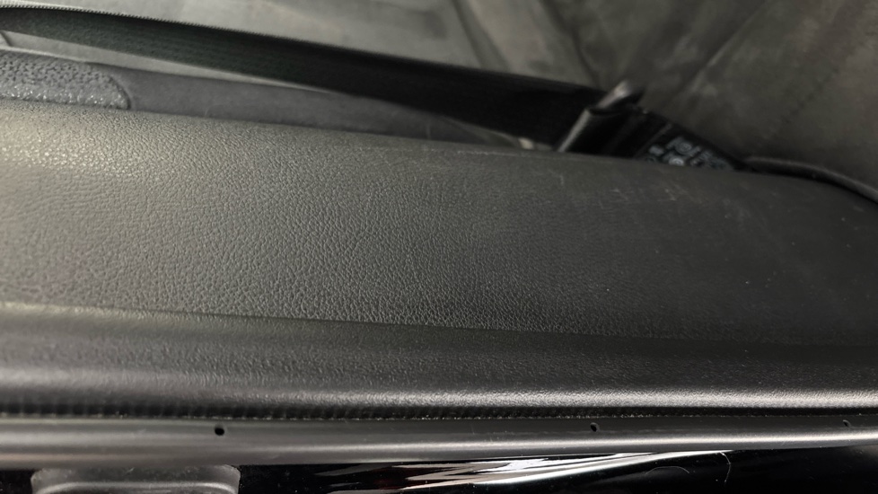 LEXUS UX Scuff