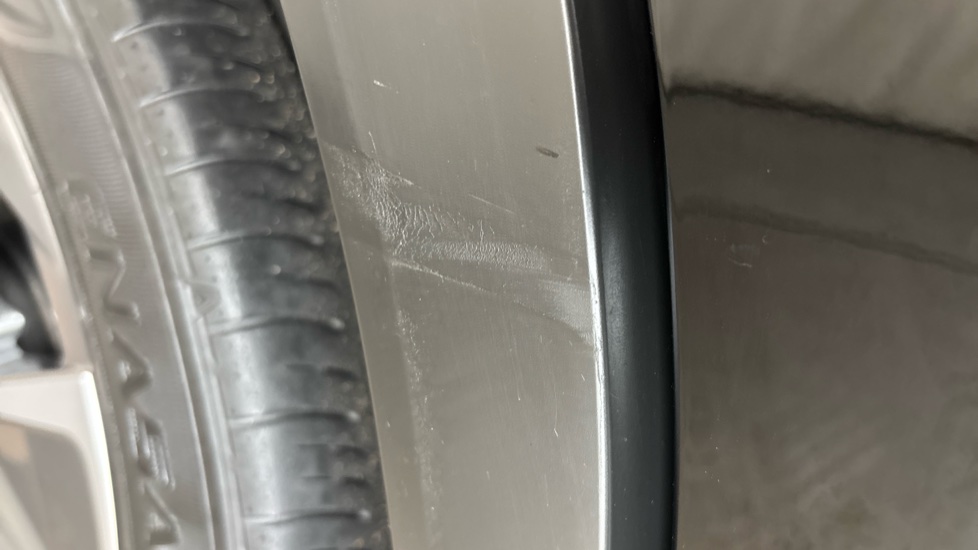 LEXUS UX Scuff