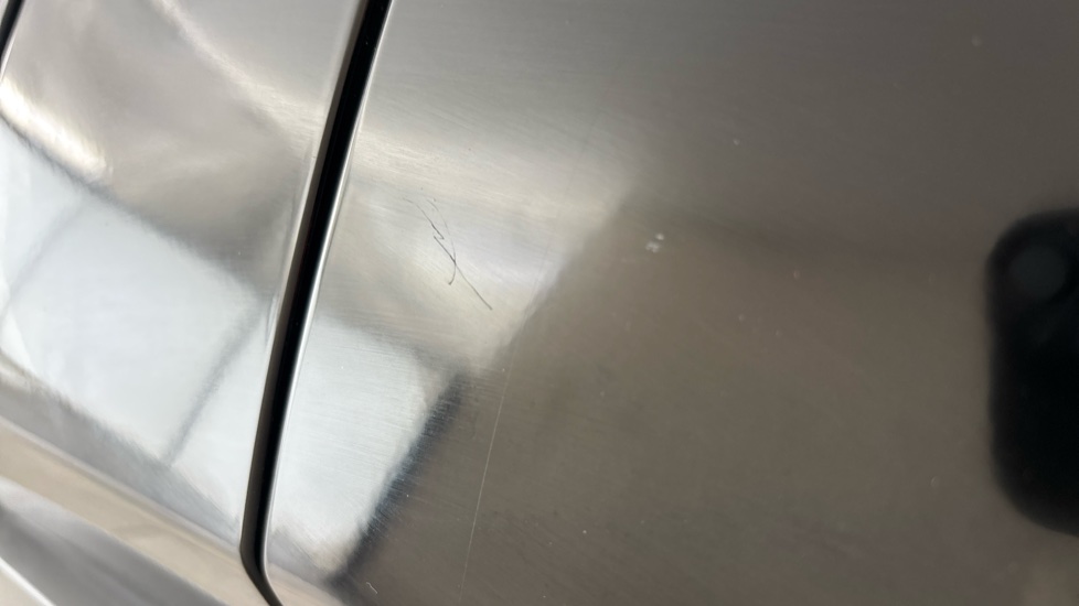 LEXUS UX Scratches