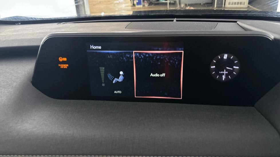LEXUS UX Image 12