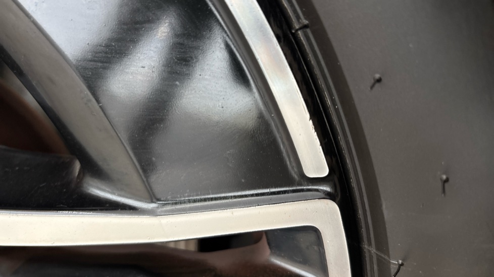 MERCEDES EQA scuff