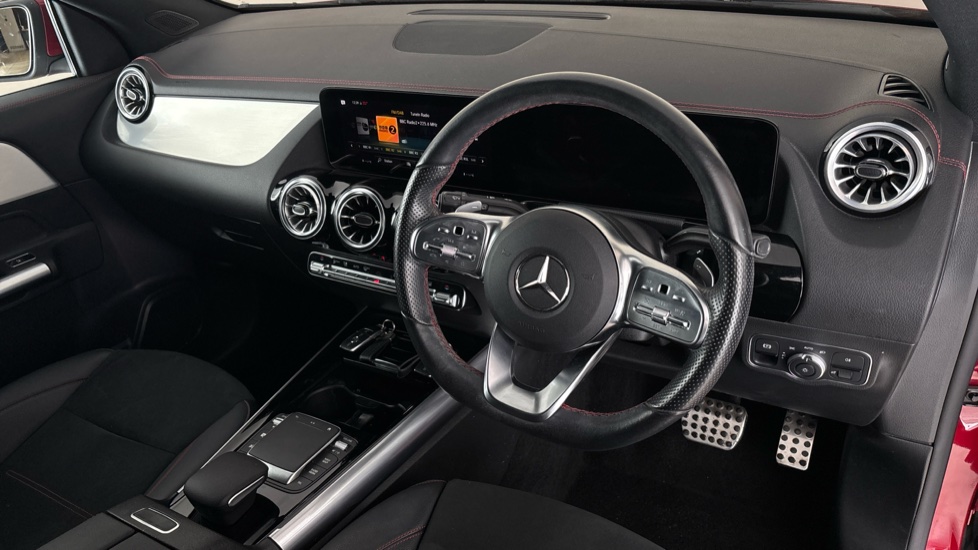 MERCEDES EQA Image 9