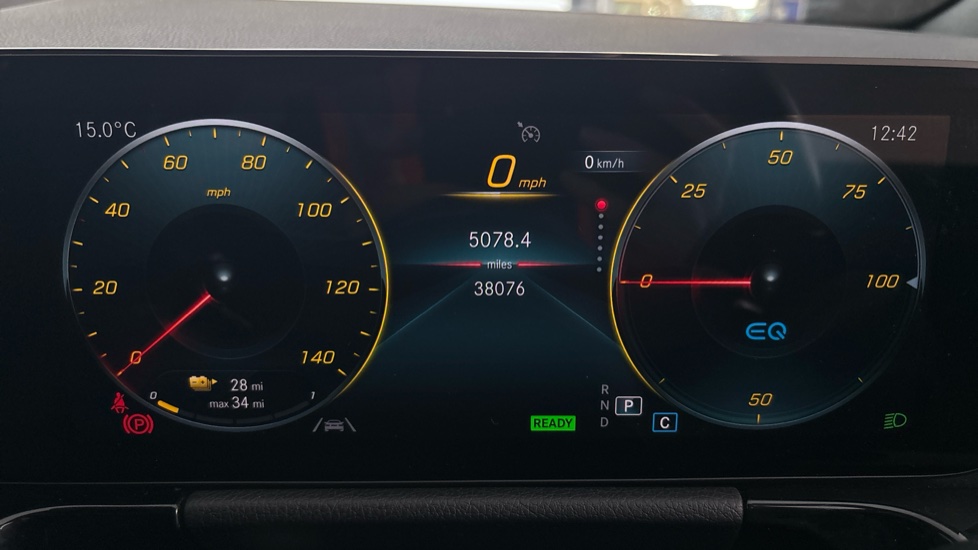 MERCEDES EQA Image 13