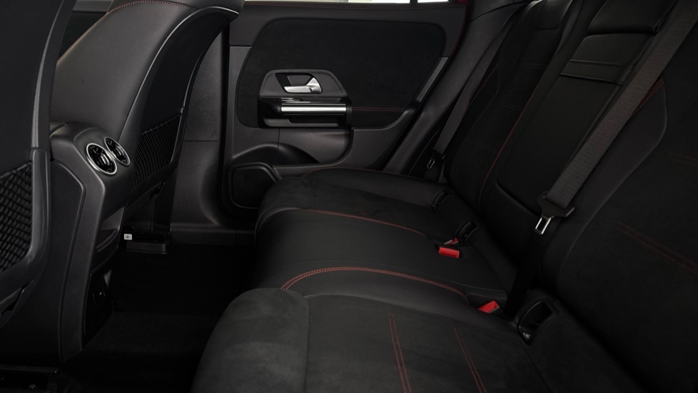 MERCEDES EQA Image 14