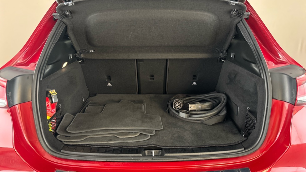 MERCEDES EQA Image 15