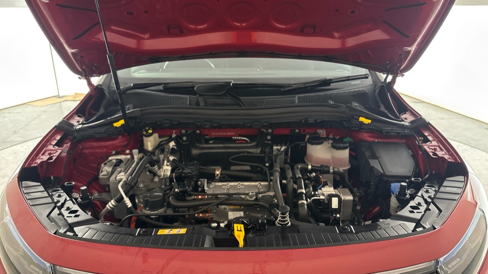 MERCEDES EQA Image 16