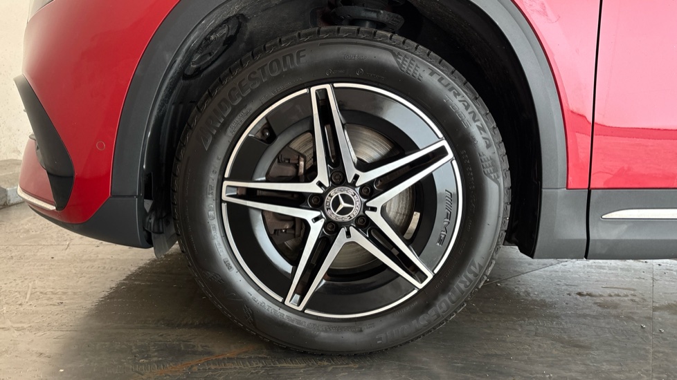 MERCEDES EQA Image 17