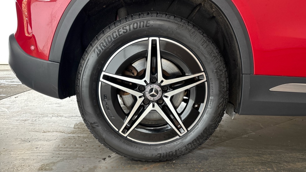 MERCEDES EQA Image 19