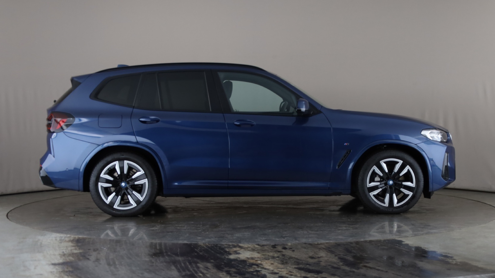 4020750 210kW M Sport 80kWh 5dr Auto