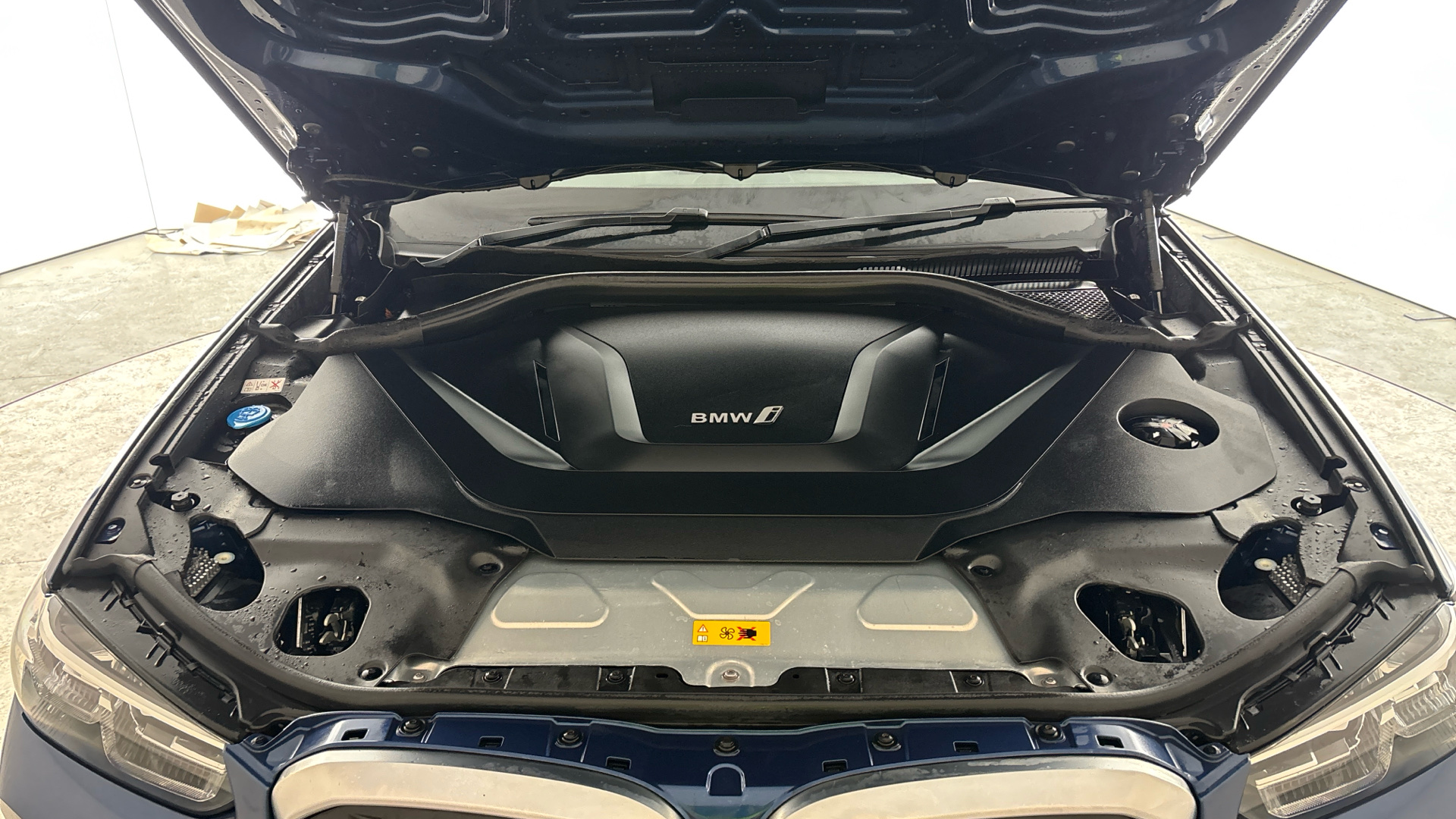 4020750 210kW M Sport 80kWh 5dr Auto