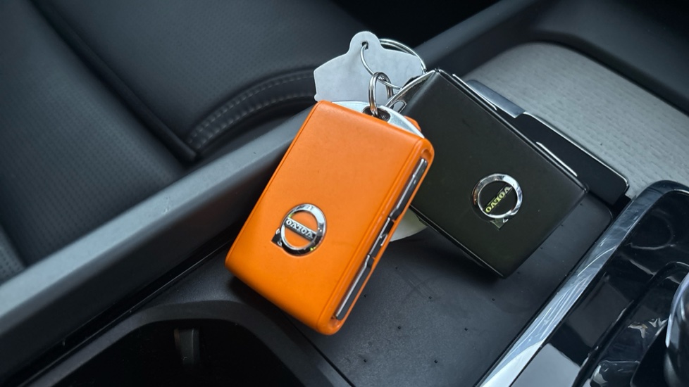 VOLVO XC60 two keys