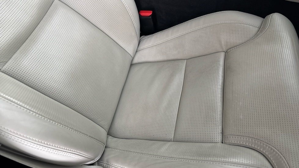 VOLVO XC90 all seats worn