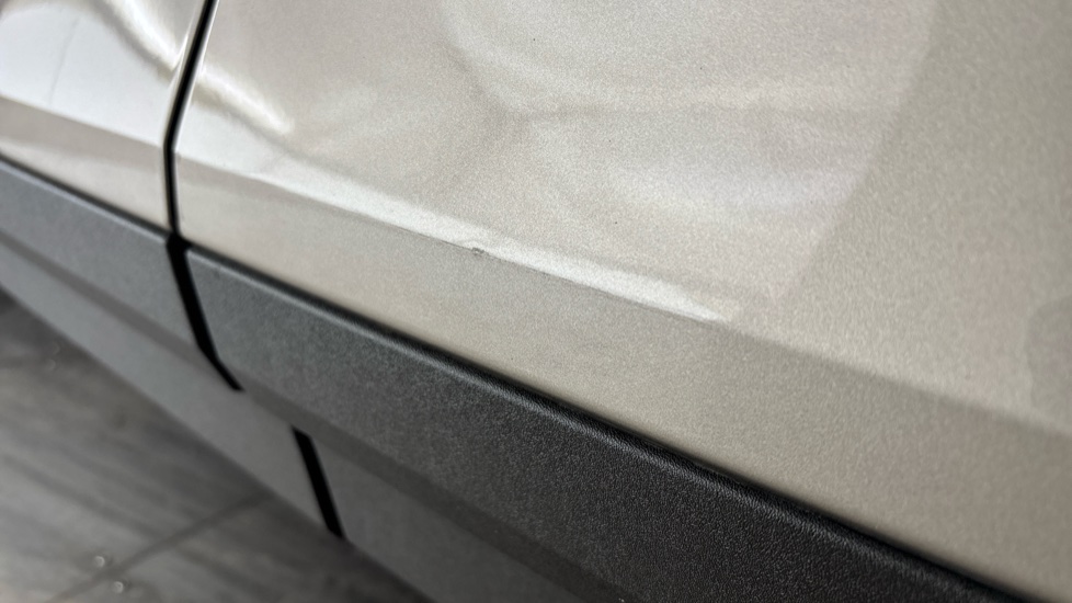 VOLVO XC40 Dent and chip