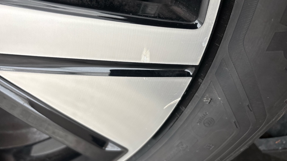 VOLVO XC40 Scuff