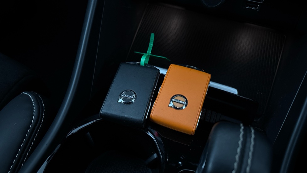 VOLVO XC40 2 keys available