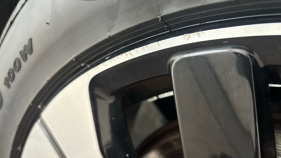 VOLVO XC40 scuffs