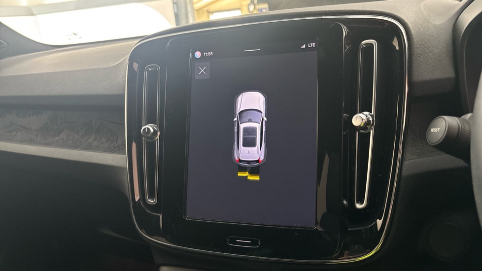 VOLVO XC40 parking sensors